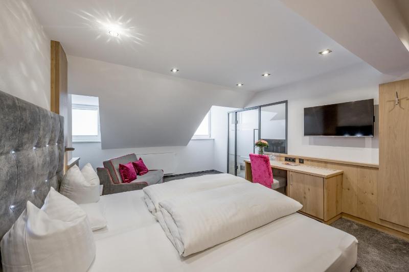Standard Double Room image 4