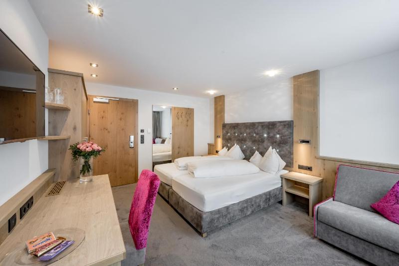 Standard Double Room image 3
