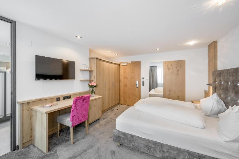 Standard Double Room image 2