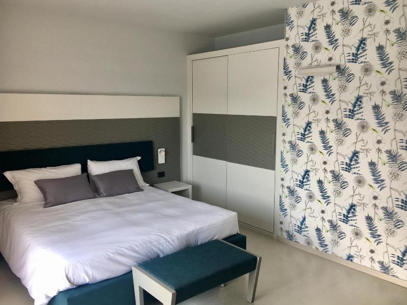 Double Room with Lake View image 1