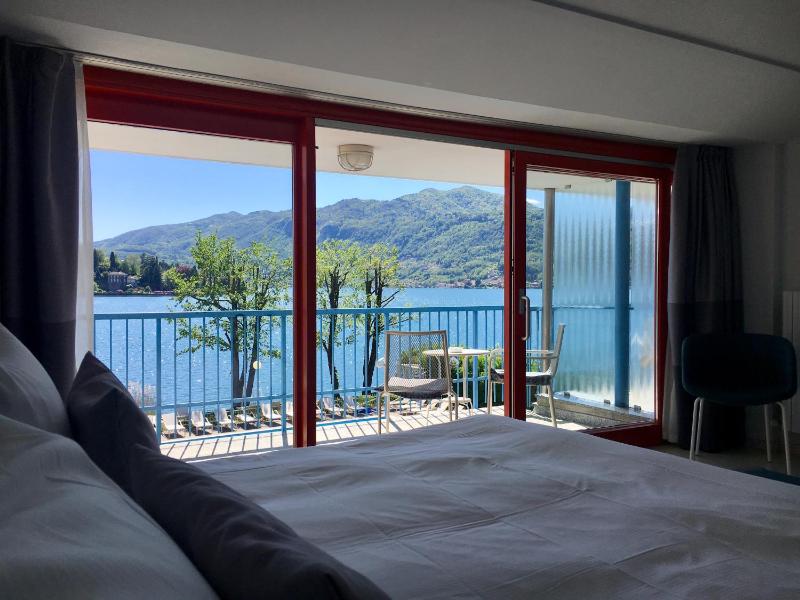 Double Room with Lake View image 3