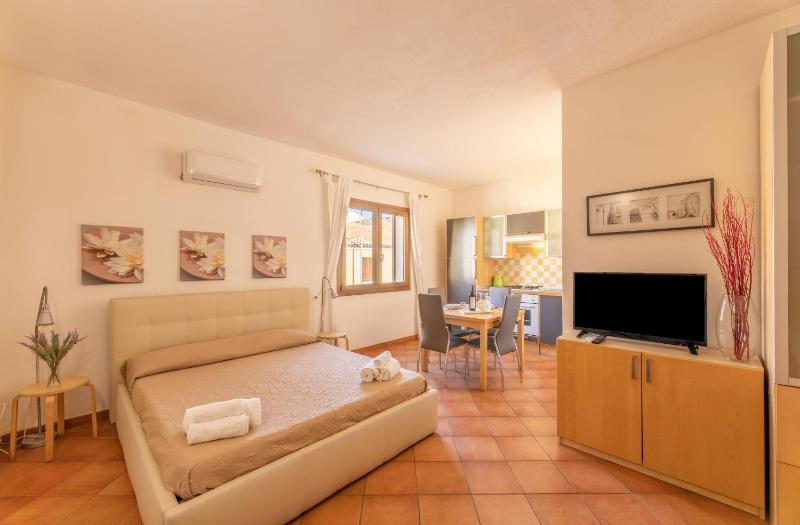Studio (3 Adults) image 4