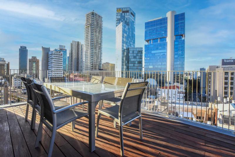 Spacious 3BR Close to Rothschild with MAMAD by HolyGuest - image 4