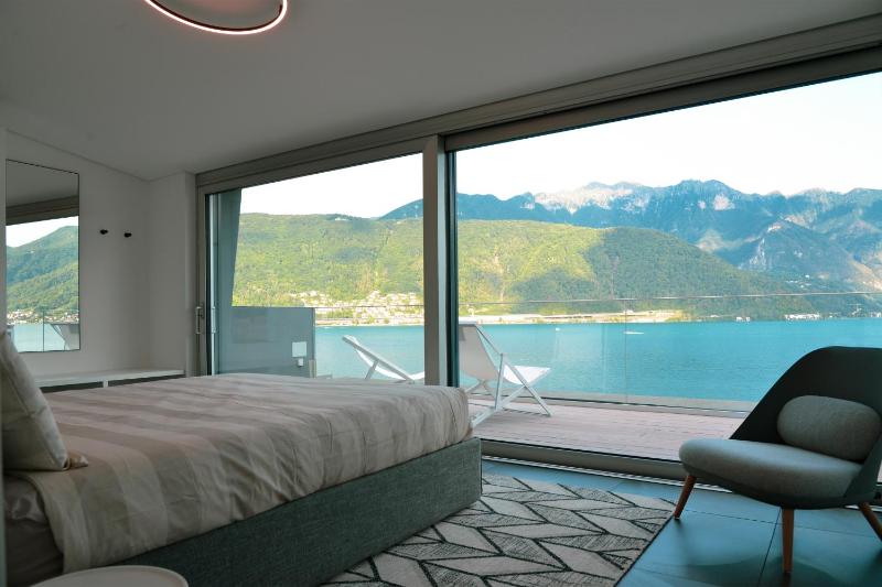 Lakeview Motta Penthouse in Melide - image 32