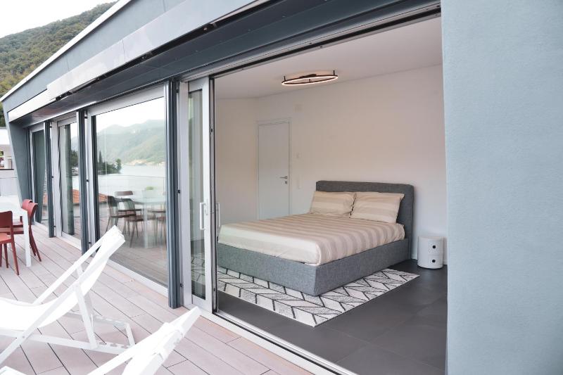 Lakeview Motta Penthouse in Melide - image 2
