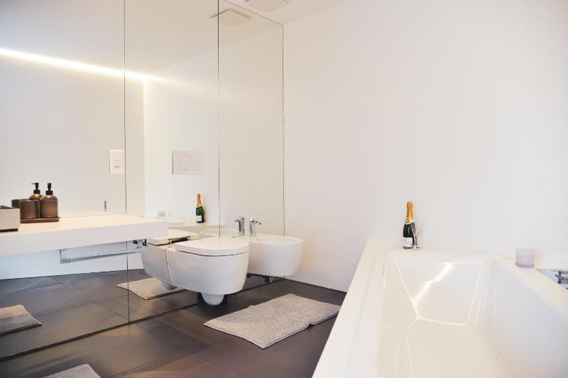 Lakeview Motta Penthouse in Melide - image 11