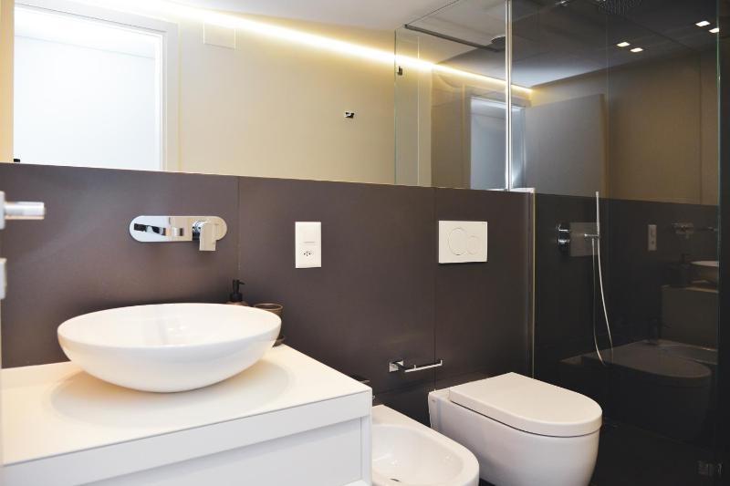 Lakeview Motta Penthouse in Melide - image 34