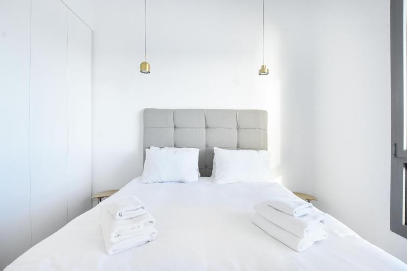 Spacious 3BR Close to Rothschild with MAMAD by HolyGuest - image 14