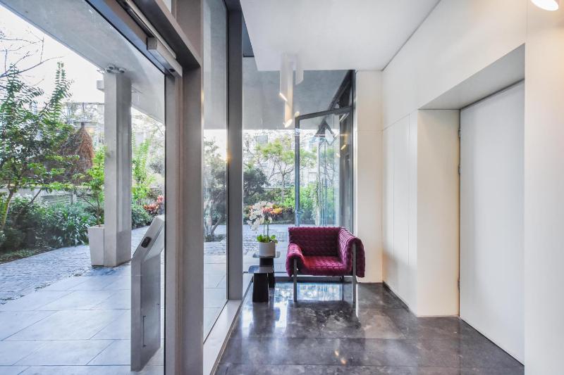 Spacious 3BR Close to Rothschild with MAMAD by HolyGuest - image 13