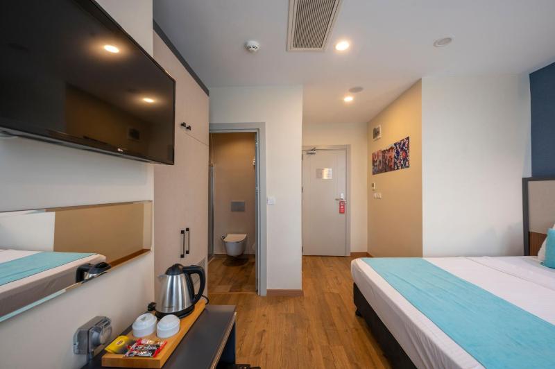 Superior Double or Twin Room with City View image 2