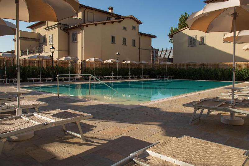 Triple Room with Pool Access image 4