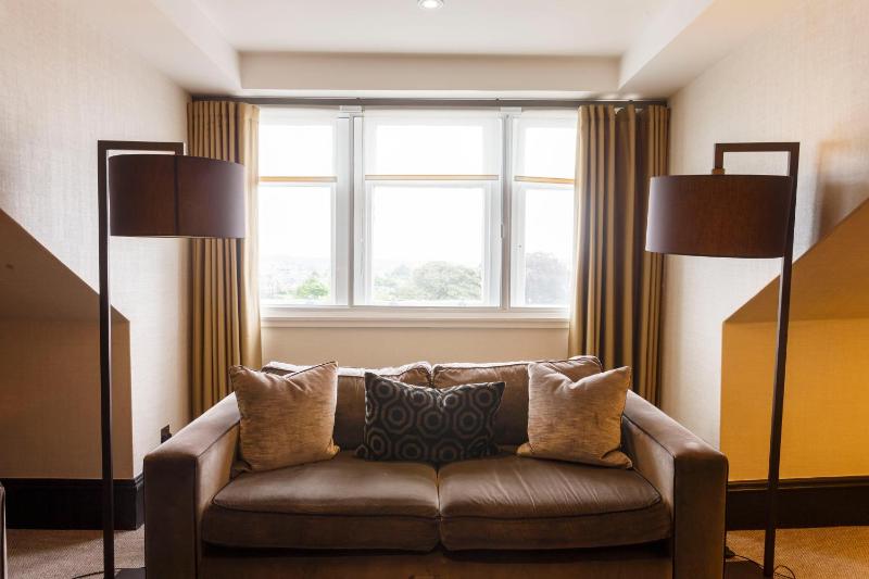 Club Room image 4