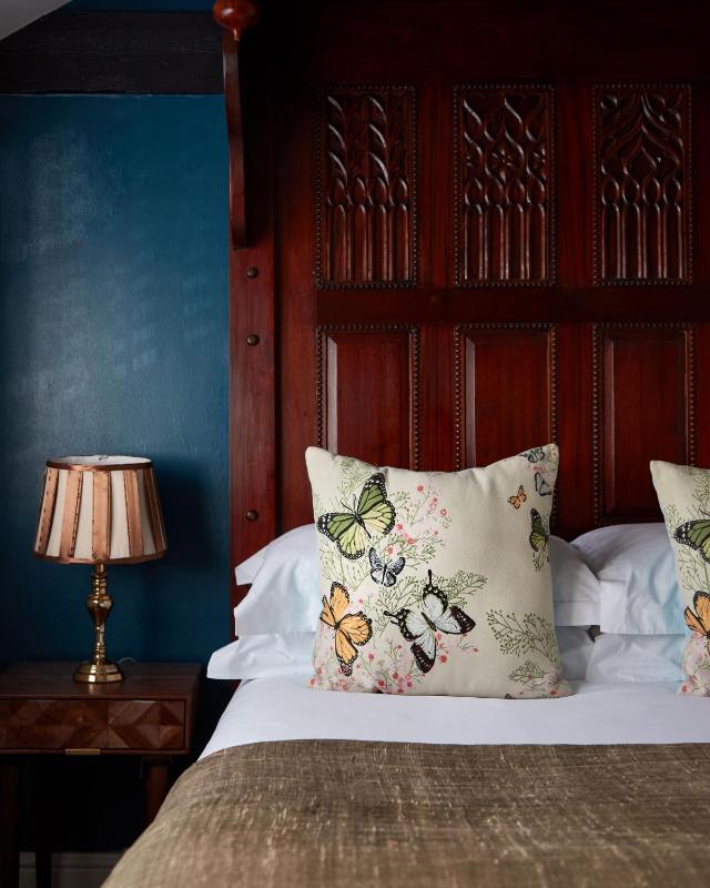 Classic Double Room image 4