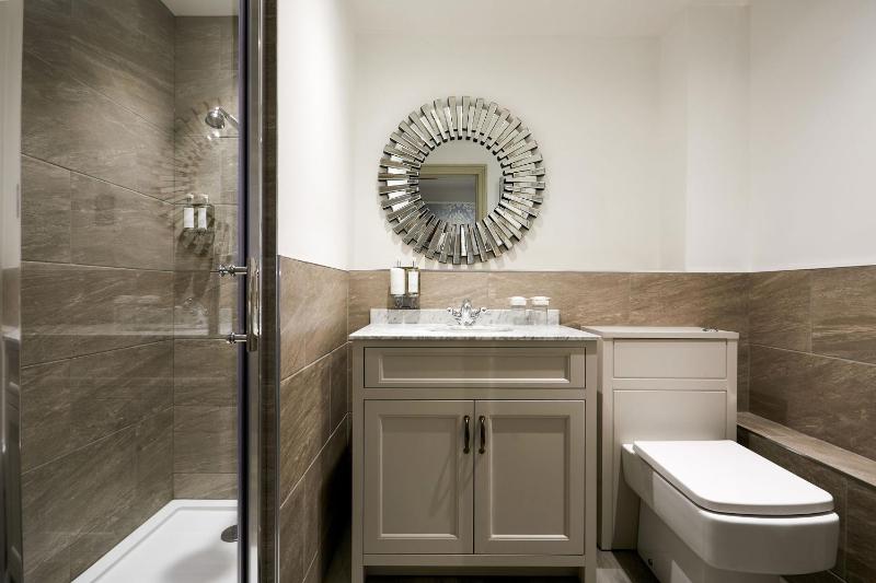 Double Room image 4