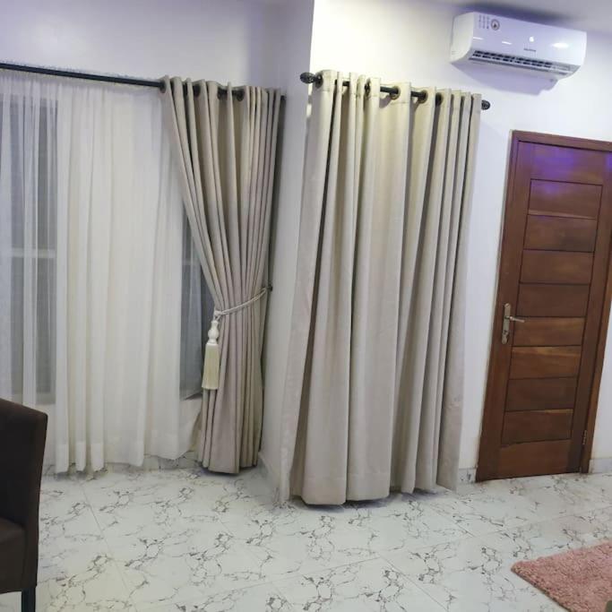 ORCHID House  Orchid Road  Lekki  Stylish 3BDR Terrace Duplex Free WiFi DSTV - image 6