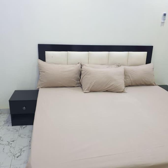 ORCHID House  Orchid Road  Lekki  Stylish 3BDR Terrace Duplex Free WiFi DSTV - image 11