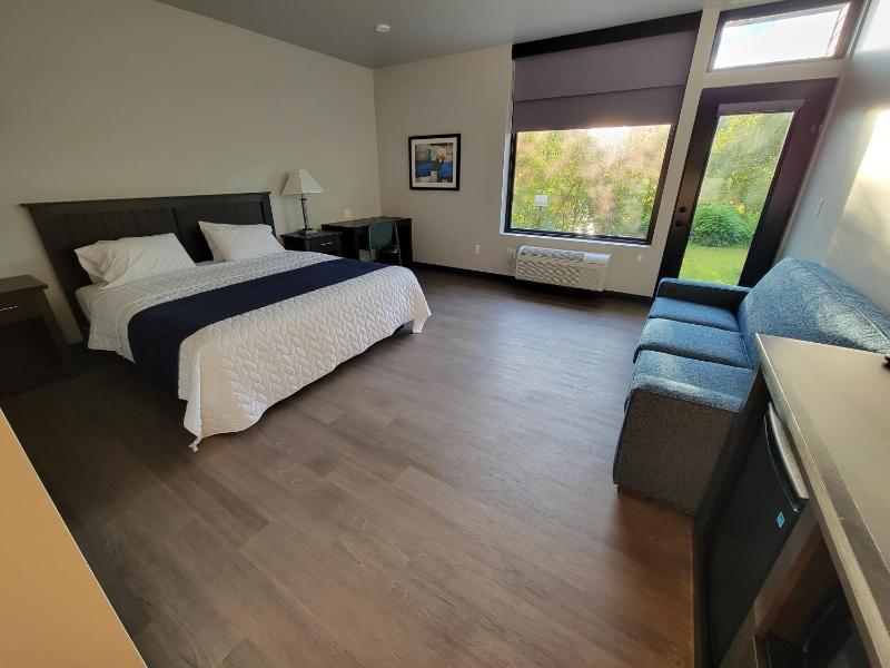 King Room with Balcony image 2