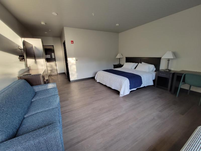 King Room with Balcony image 1