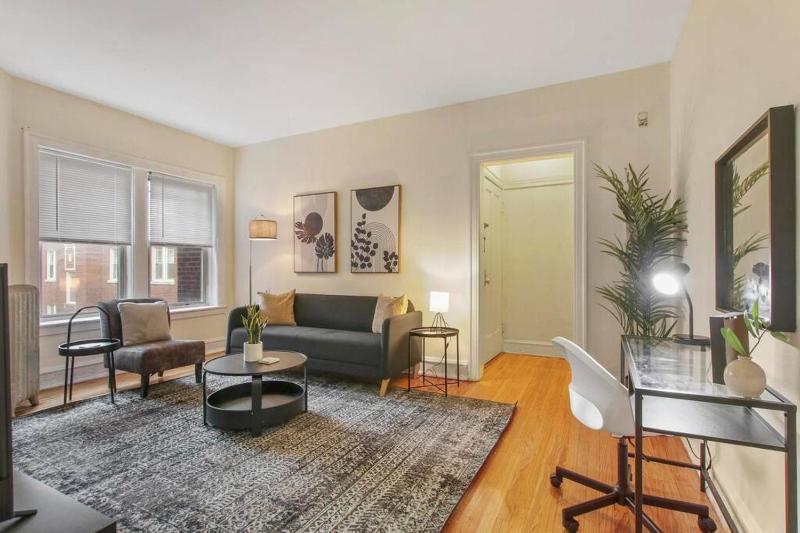 Cozy 1BR Apartment in Rogers Park - Touhy 2W - image 12