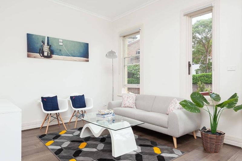 One-Bedroom Apartment image 4