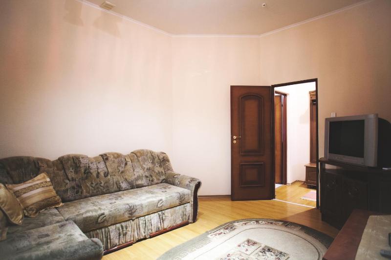 Family Room image 4