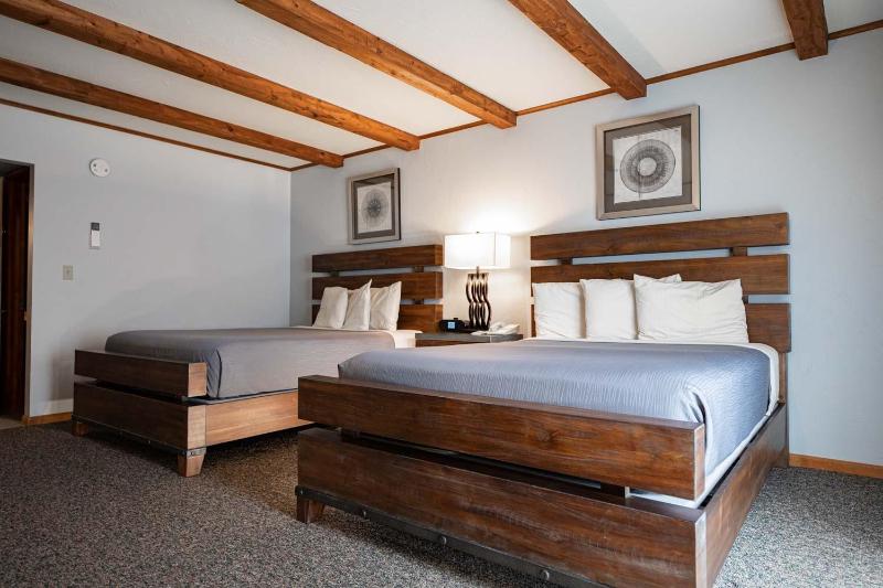 Queen Room with Two Queen Beds image 1