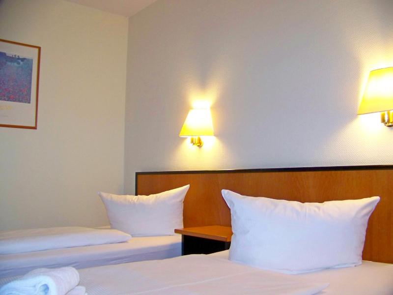 Comfort Business Double Room image 4