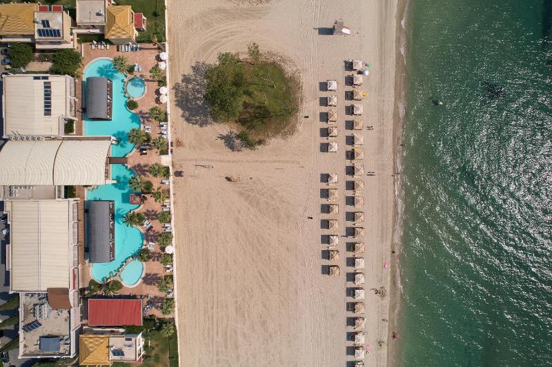 Double Room with Side Sea View image 4