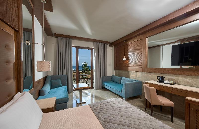 Family Room image 2