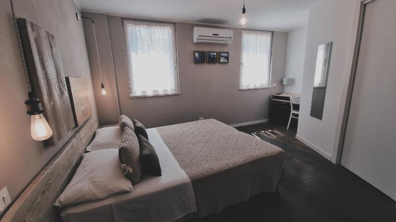 Double Room image 1