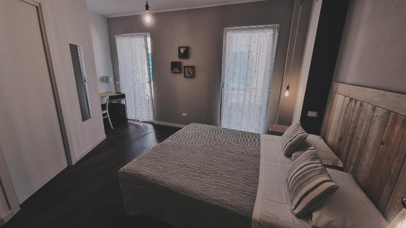 Superior Double Room image 3