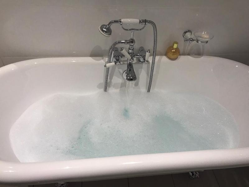 Deluxe King Room image 4