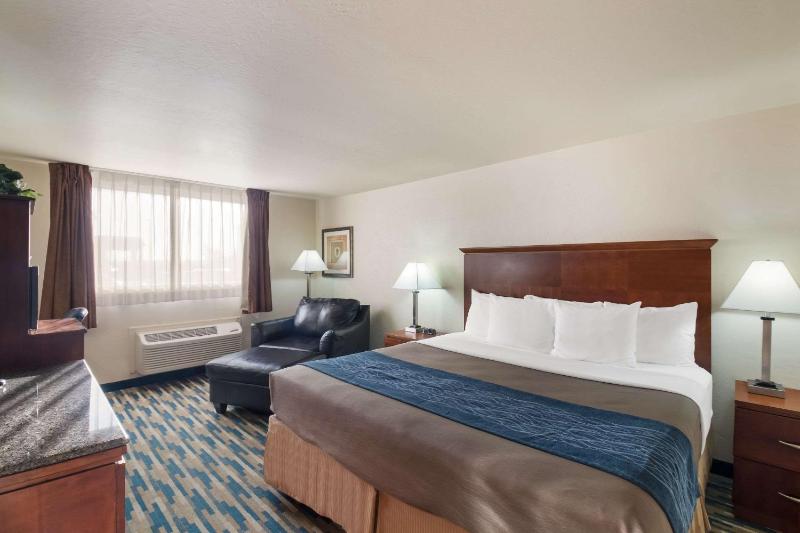 Superior King Suite - Non-Smoking image 1