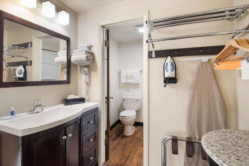 Superior King Suite - Non-Smoking image 2
