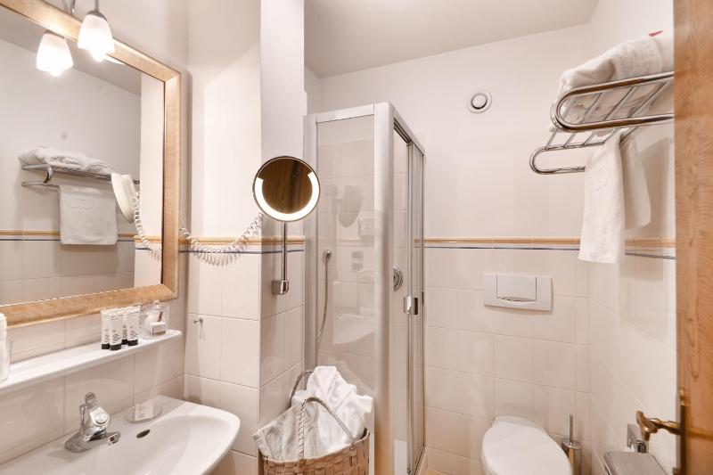 Standard Single Room image 4