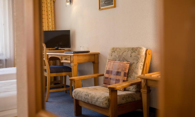 Double Room image 3