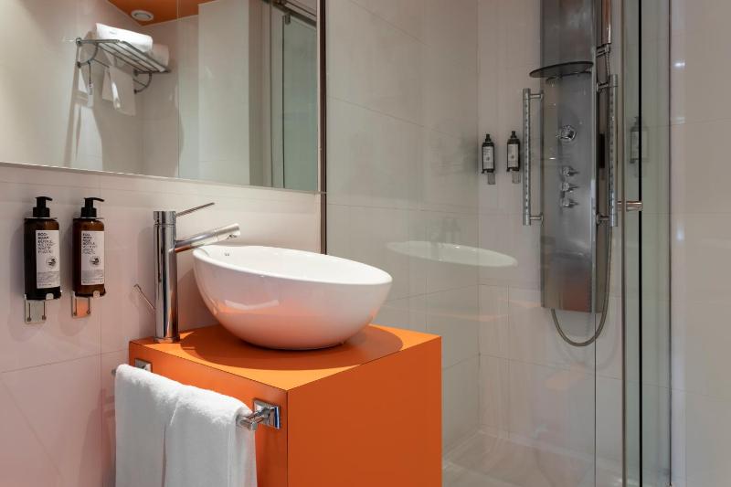 Double Room with Terrace image 3