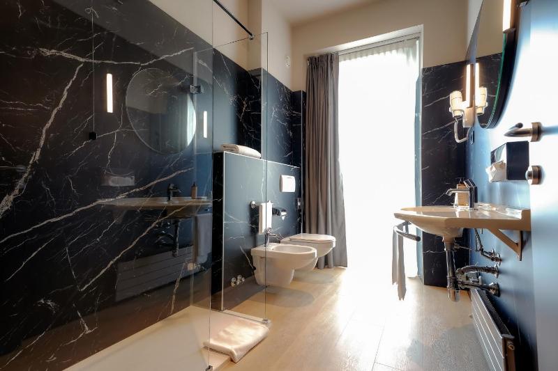 Standard Double Room image 4
