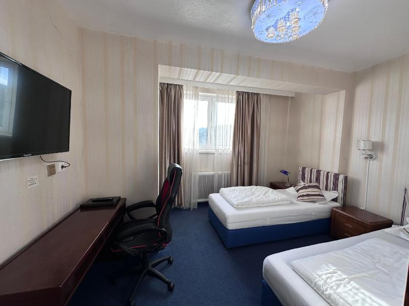 Double or Twin Room image 3