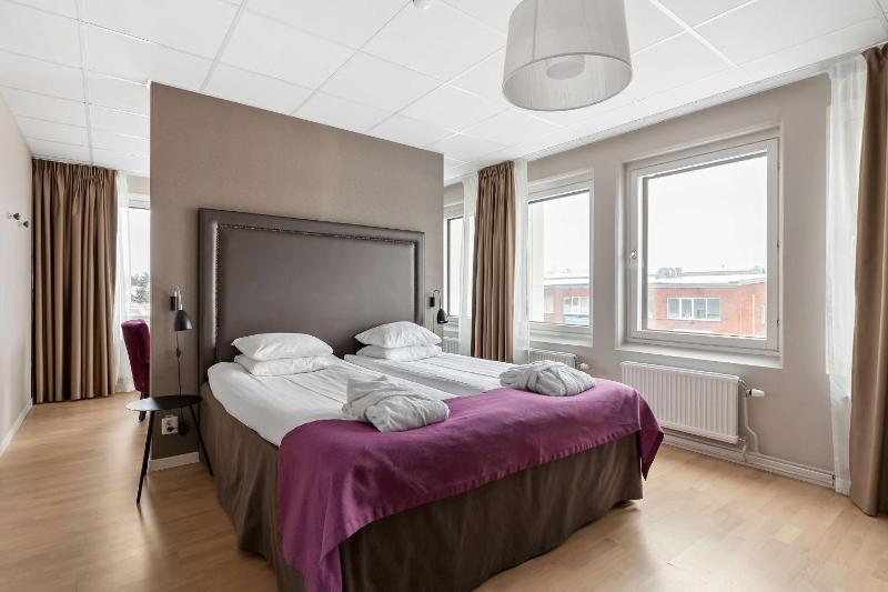 Deluxe King Room image 1
