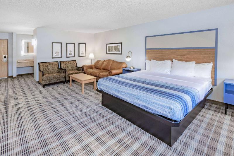 Deluxe King Room - Non-Smoking image 2