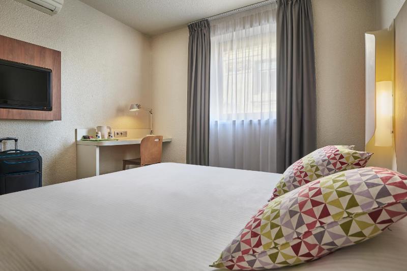 Double Room image 3