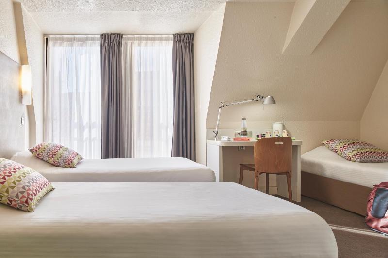 Superior Triple Room (2 Adults + 1 Child) image 3