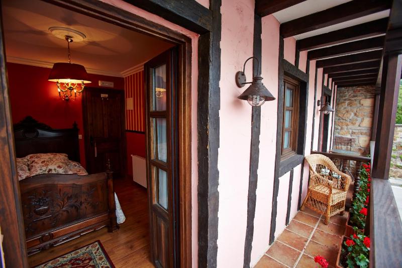 Double or Twin Room image 3