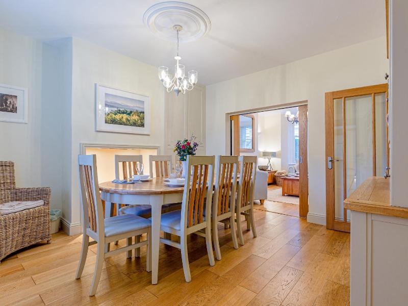 Oak House - image 24