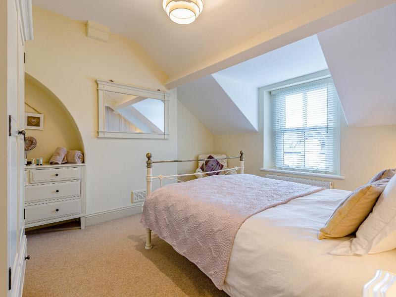 Oak House - image 3