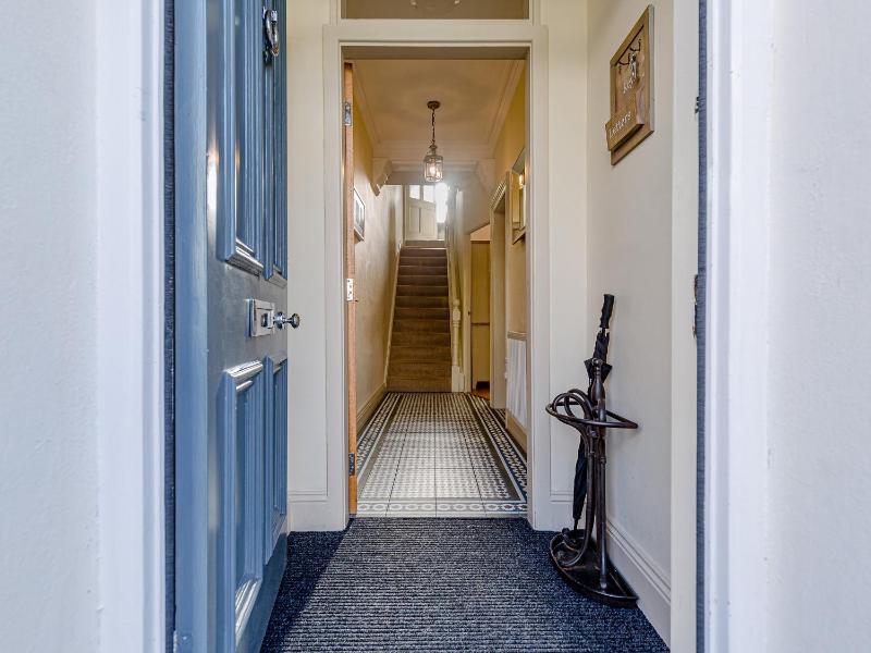 Oak House - image 23