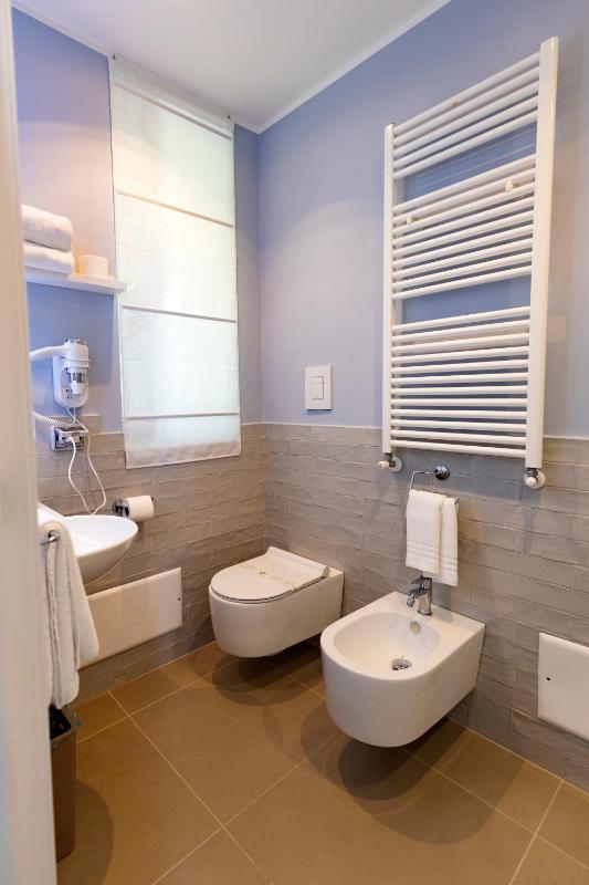 Double Room with Patio image 4