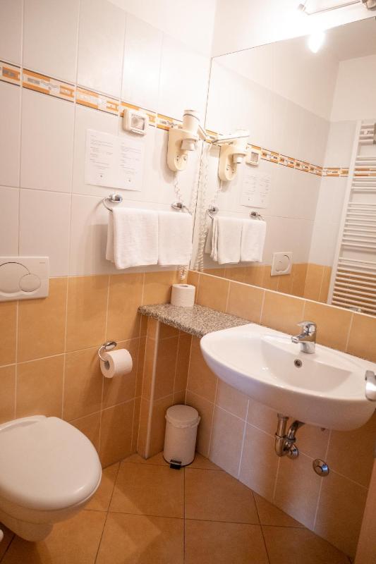 Quadruple Room with Balcony image 4
