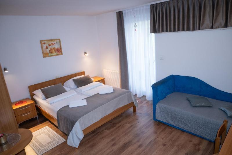 Triple Room with Balcony image 3